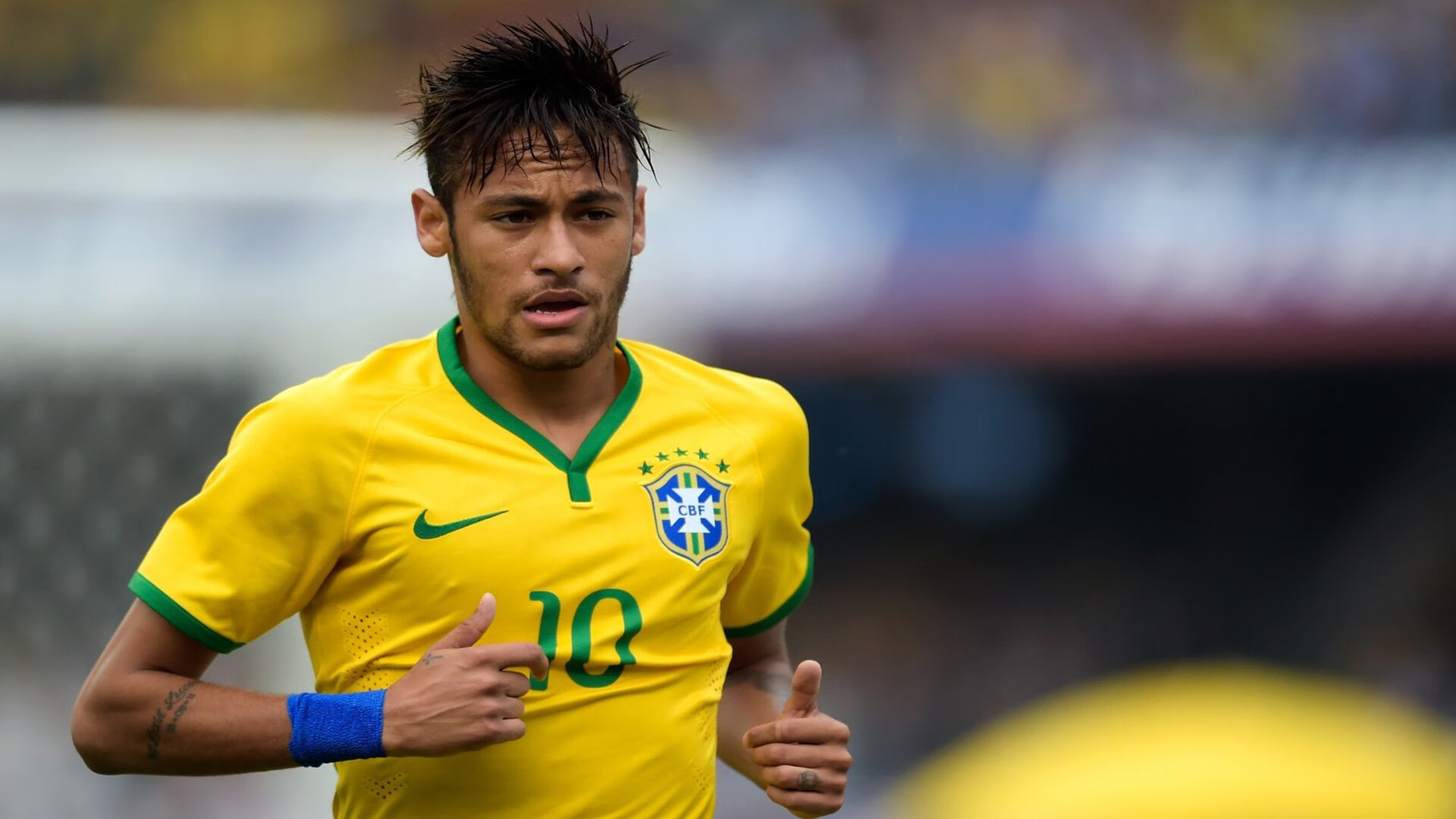 “英超焦点战：两豪门激烈对攻，场面精彩纷呈”，英超两大豪门