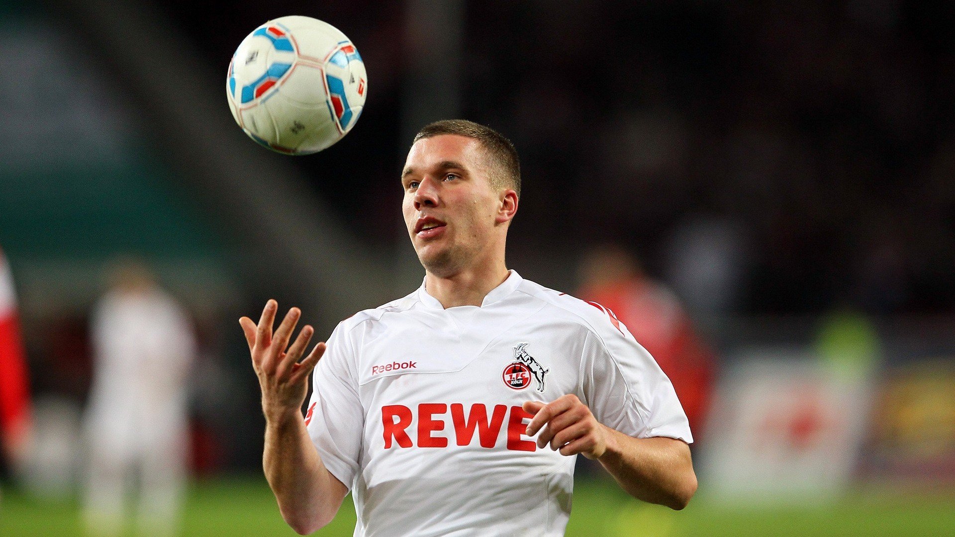 球迷热议:这场比赛绝对值得反复回味!,球迷们感到很迷茫,面对这场比赛